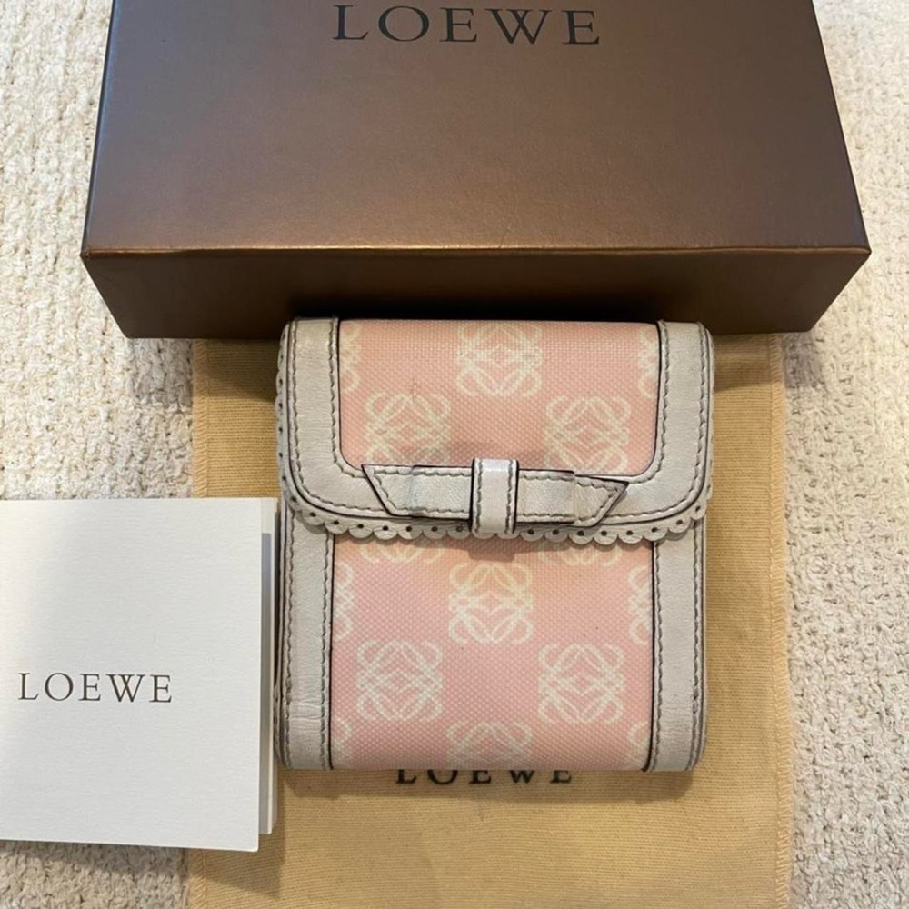Authentic Loewe light pink  wallet.